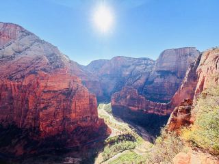 🏜️⛰️ Zion National Park – Nature’s Masterpiece of Red Cliffs and Canyons ⛰️🏜️