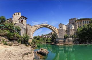 🇧🇦 Mostar, Bosnia and Herzegovina: Where History Meets the Emerald River!