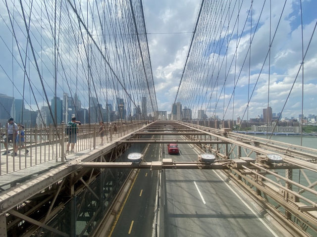 漫步紐約布魯克林大橋🌉✨感受建築魅力與城景之美✨