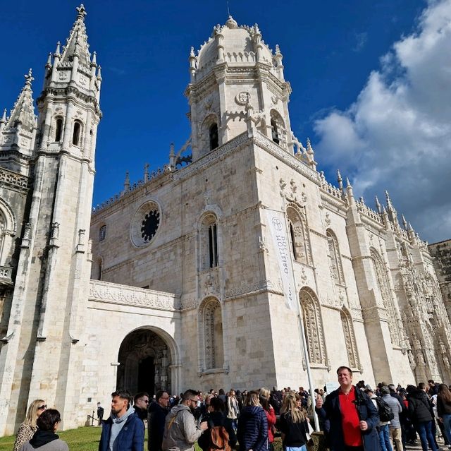 🏰✨ Journey through History: Exploring the Majestic Jerónimos Cathedral! 🇵🇹