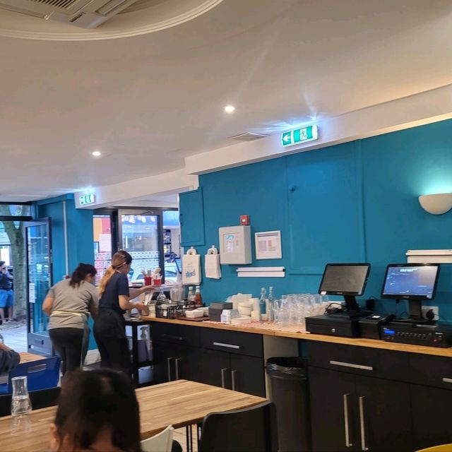 iFood Thai 餐廳⭐️清新海鮮沙律和濃辣冬陰公的美味之旅🥘