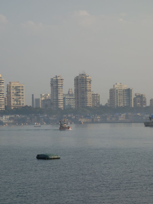 Marine Drive: A Stunning View of Mumbai’s Skyline