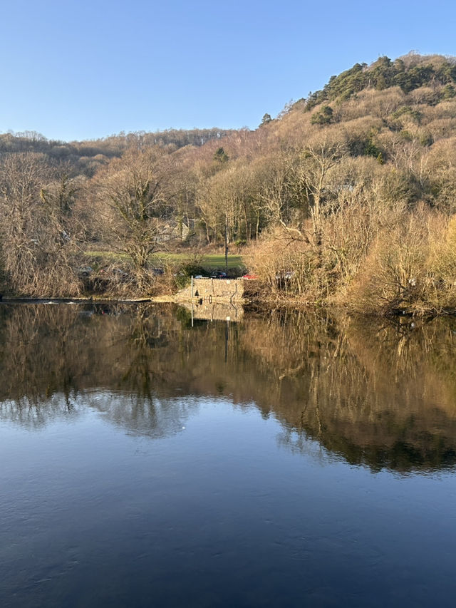 Alongside the railway 