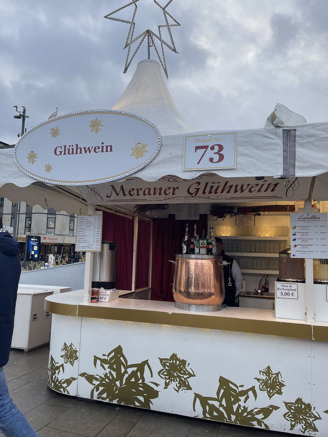 Frost & Found: Chasing Christmas Magic in Hamburg