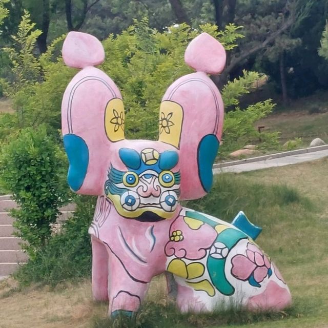 Qingdao, nice artworks on the beach 