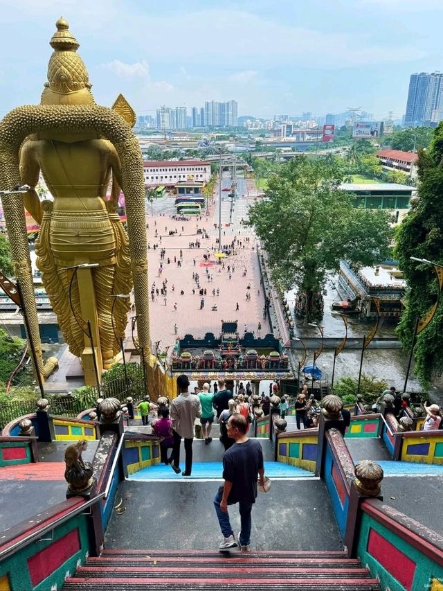 Batu Caves, Malaysia: A Towering Temple in Limestone Heights