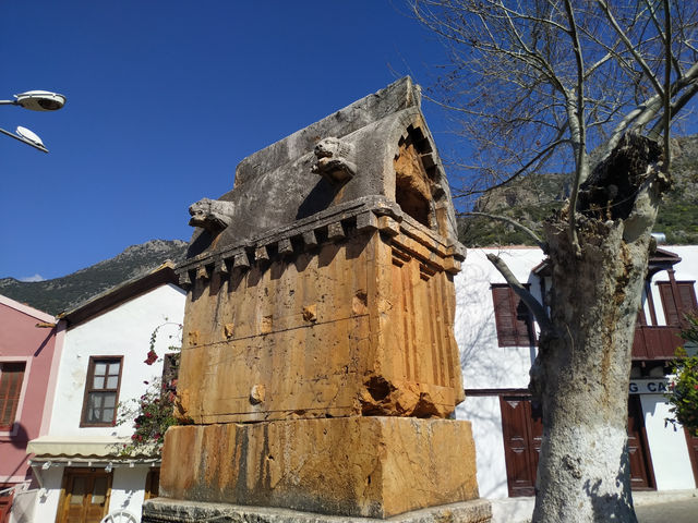 đŠ Lion Sarcophagus (Kas Kingâs Tomb) â A Majestic Lycian Legacy đŠ Lion Sarcophagus (Kas Kingâs Tomb) â A Majestic Lycian Legacy
