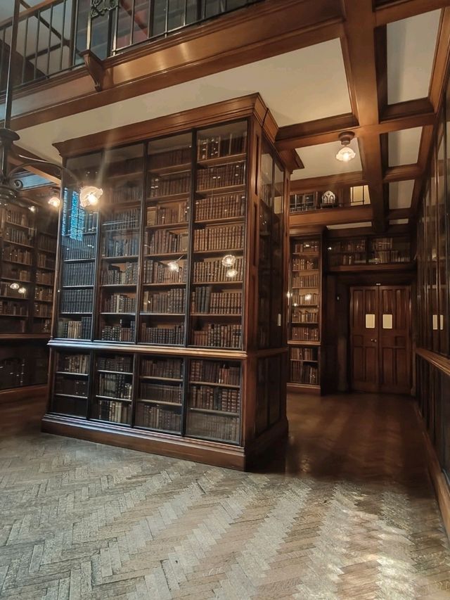 📚 Pages of Time — A Quiet Encounter with History at Reynolds Library 📚 Pages of Time — A Quiet Encounter with History at Reynolds Library