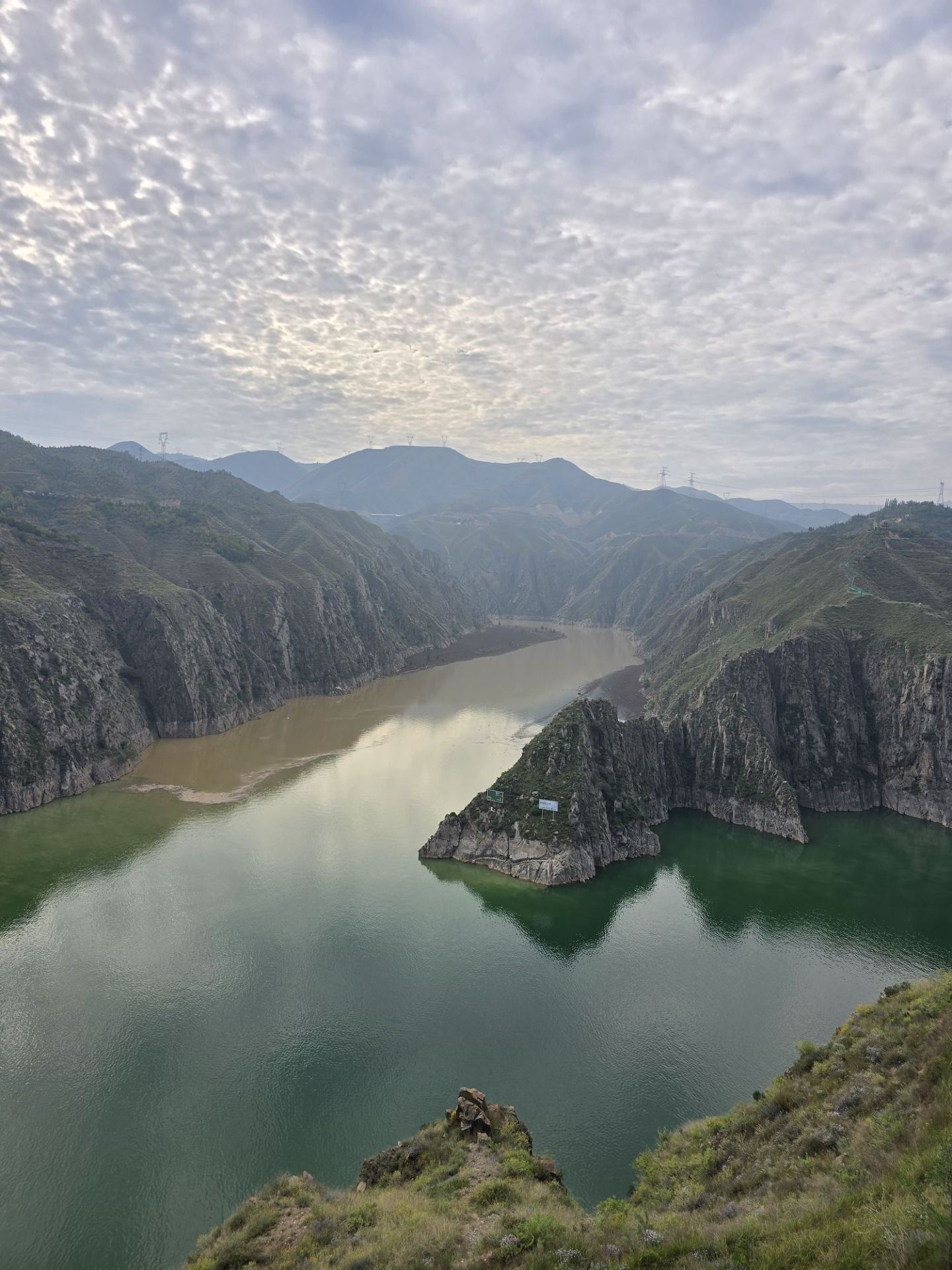 Professional Guide and Breathtaking Grottoes: A Review of the Bingling Temple Trip