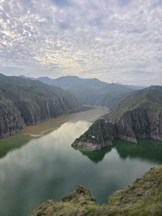 Professional Guide and Breathtaking Grottoes: A Review of the Bingling Temple Trip