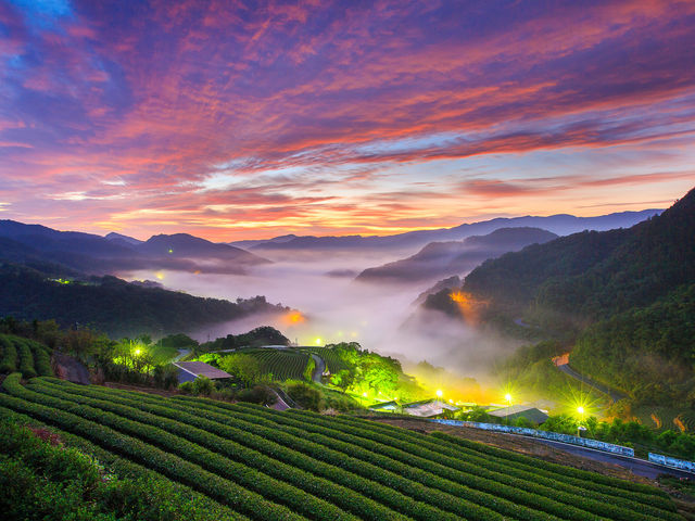 Taipei's Mountainous Marvels: A Mesmerizing Blend of Nature and Architecture! ⛰️🏙️