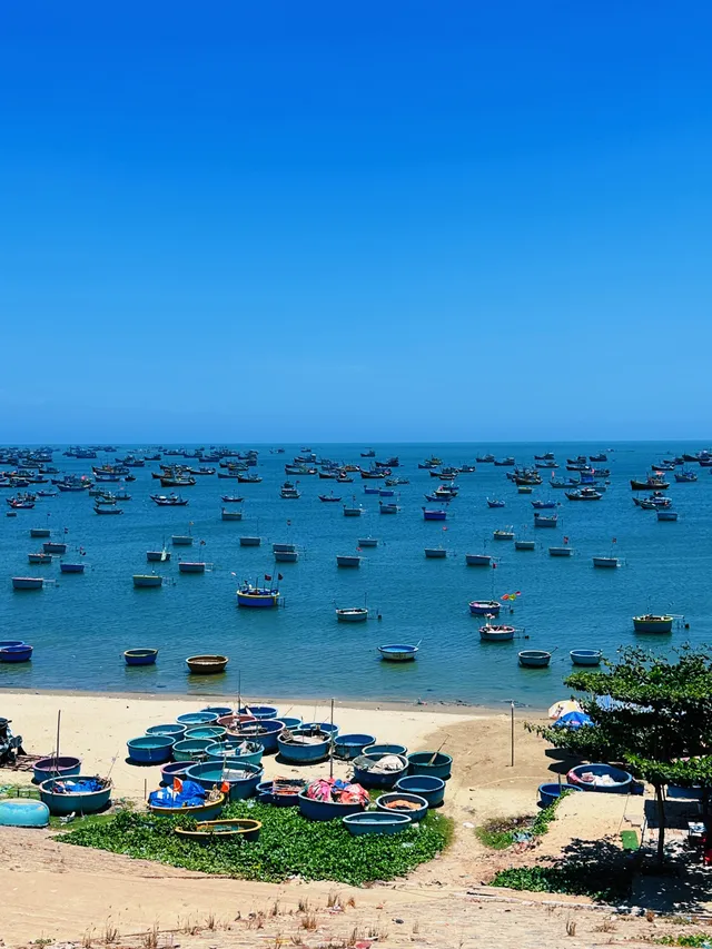 This colorful little fishing village far away from the hustle and bustle is so beautiful!