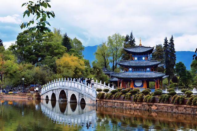 丽江黑龙潭公園：古城中的翠綠明珠
