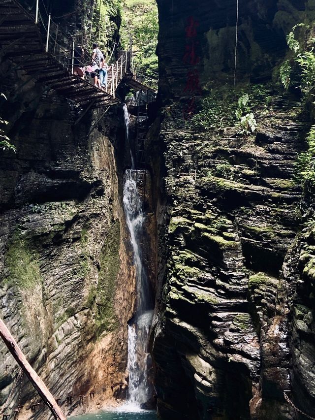 湖南湘西坐龍峽中南第一奇峽