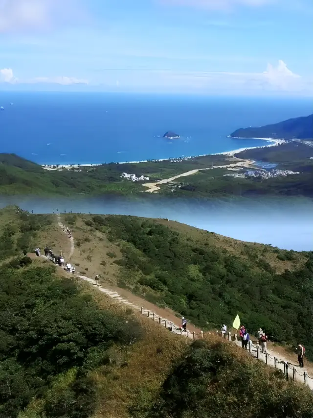 A great place for hiking in Shenzhen is the brave ascent of Qiniang Mountain, where you can get up close and personal with nature
