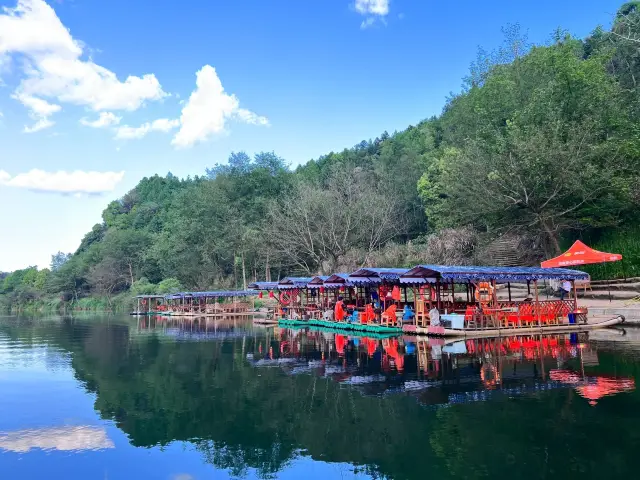 Wuyuan Moon Bay Travel Guide, is Wuyuan Moon Bay worth visiting?