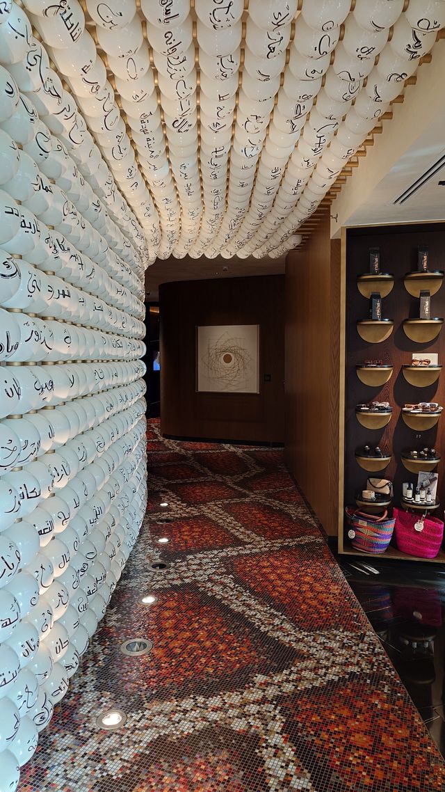 最新的迪拜迈纳塞亚W酒店超酷炫，壯美套房景觀無敵