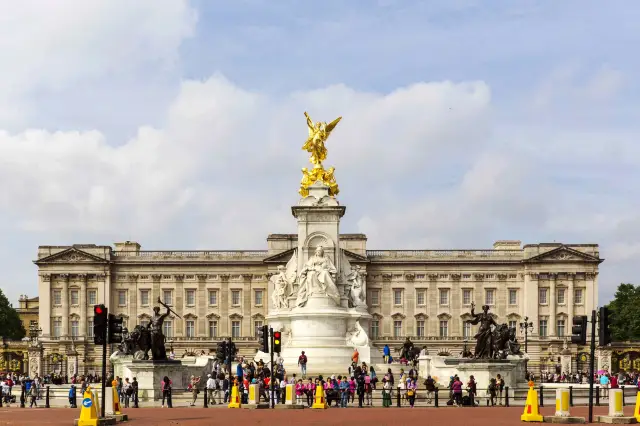 Checked in at one of the world's five great palaces: Buckingham Palace