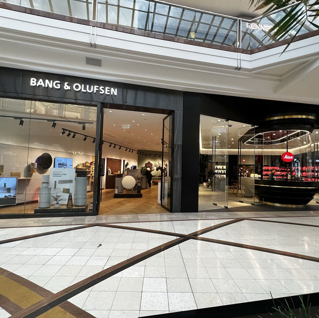 Fashion Capital-Australia’s largest shopping center, Chadstone Shopping Center, Melbourne 