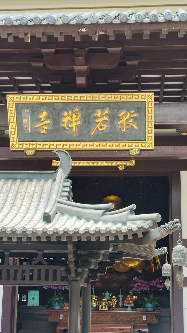 繁華都市中，人間清淨處