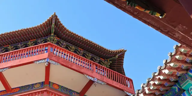 翰園碑林位於開封市龍亭湖風景區，清明上河園旁邊，融山水藝術景觀和古典園林建築藝術為一體，集古今中外詩詞、書畫、碑刻藝術之大成，一定要去!!!