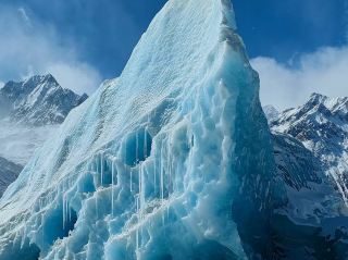 Here is Laigu Glacier in Tibet, China