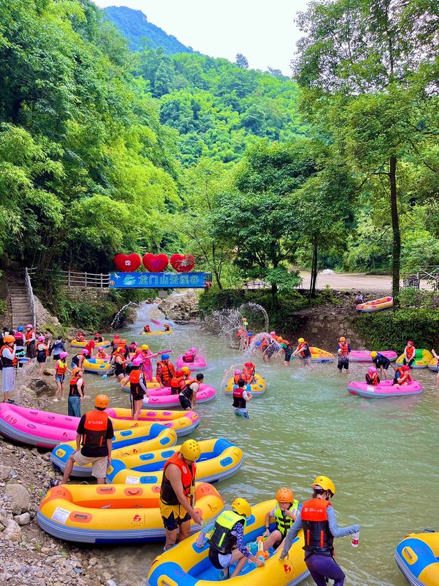 成都戶外避暑攻略|夏日玩水聖地森林瀑布漂流。