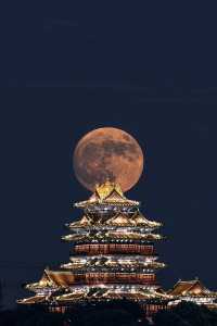 不會只有我拍到了今年的閱江樓懸月吧~。