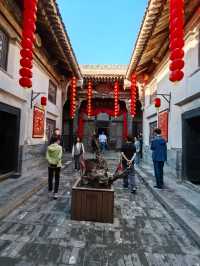 李家大院。