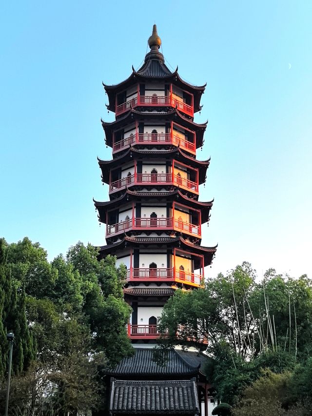 繩金塔。