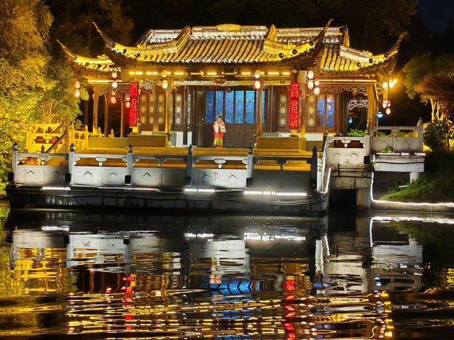 泰州行1：乘船夜遊鳳城河。