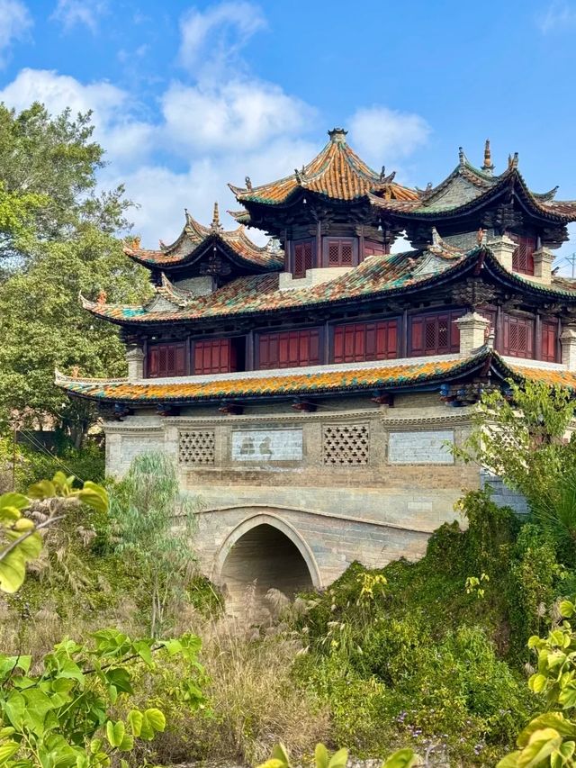 更愛這座充滿煙火氣的滇南小城