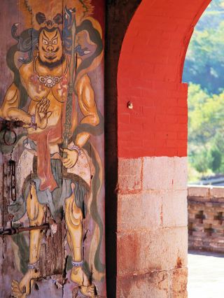 I finally found this thousand-year-old temple hidden in a small village in southeastern Shanxi.