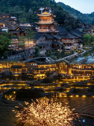 I thought Hongyadong was beautiful enough, until I came to this place. Wujiang Zhai