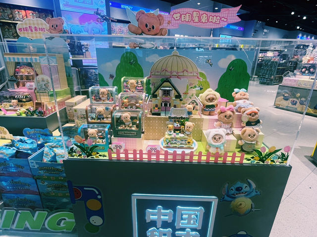 廣東省深圳市羅湖區一個雜貨店鋪：TOP TOY，適合觀光旅遊、度假休閒等！
