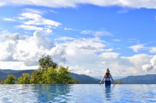 การใช้ชีวิตอย่างสันโดษบนภูเขามาหลายปีพร้อมชมเมฆหมอกก็เหมือนเป็นอมตะ