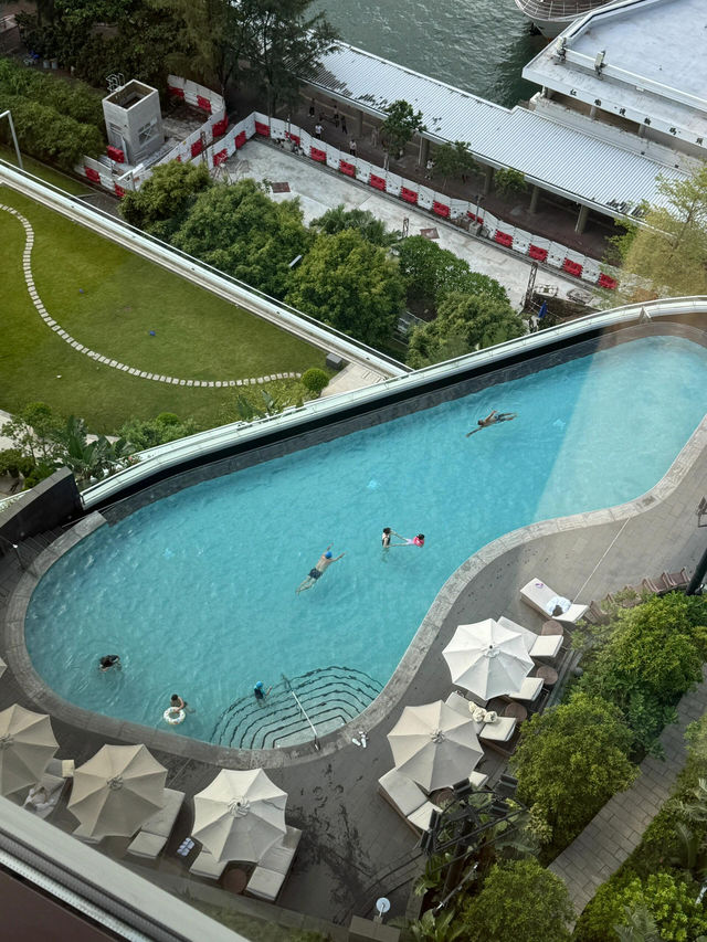 ✨香港紅磡嘉里酒店｜住成「本地生活家」！海景+便利+小酒館，我鎖定了～🌃