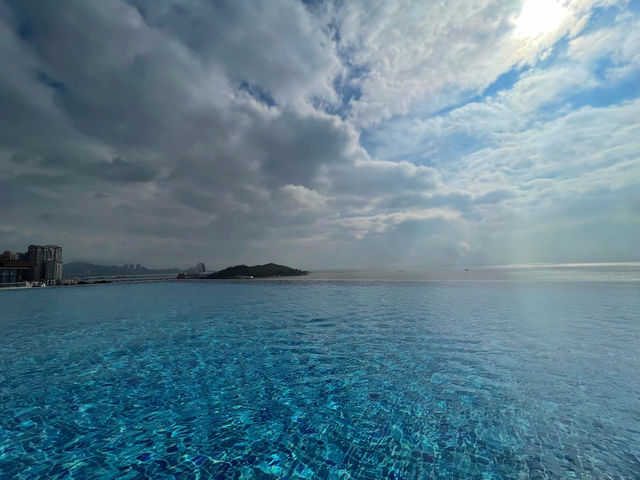 🌊珠海望海樓，無邊泳池海景盛宴