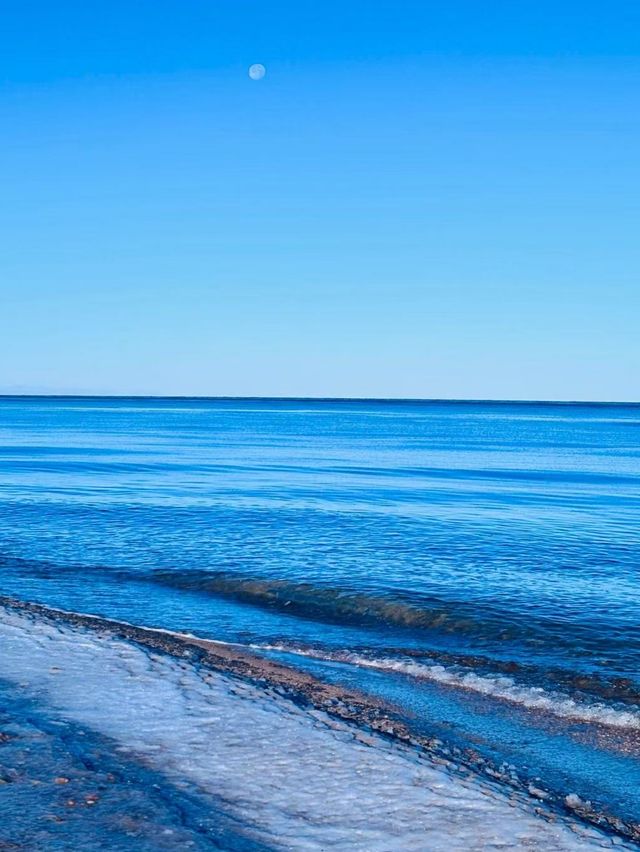 冰封青海湖:藏著藍冰與天鵝的冬日祕境 冰封青海湖:藏著藍冰與天鵝的冬日祕境