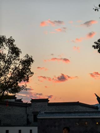 古鎮の秋色に古韻が隠れる