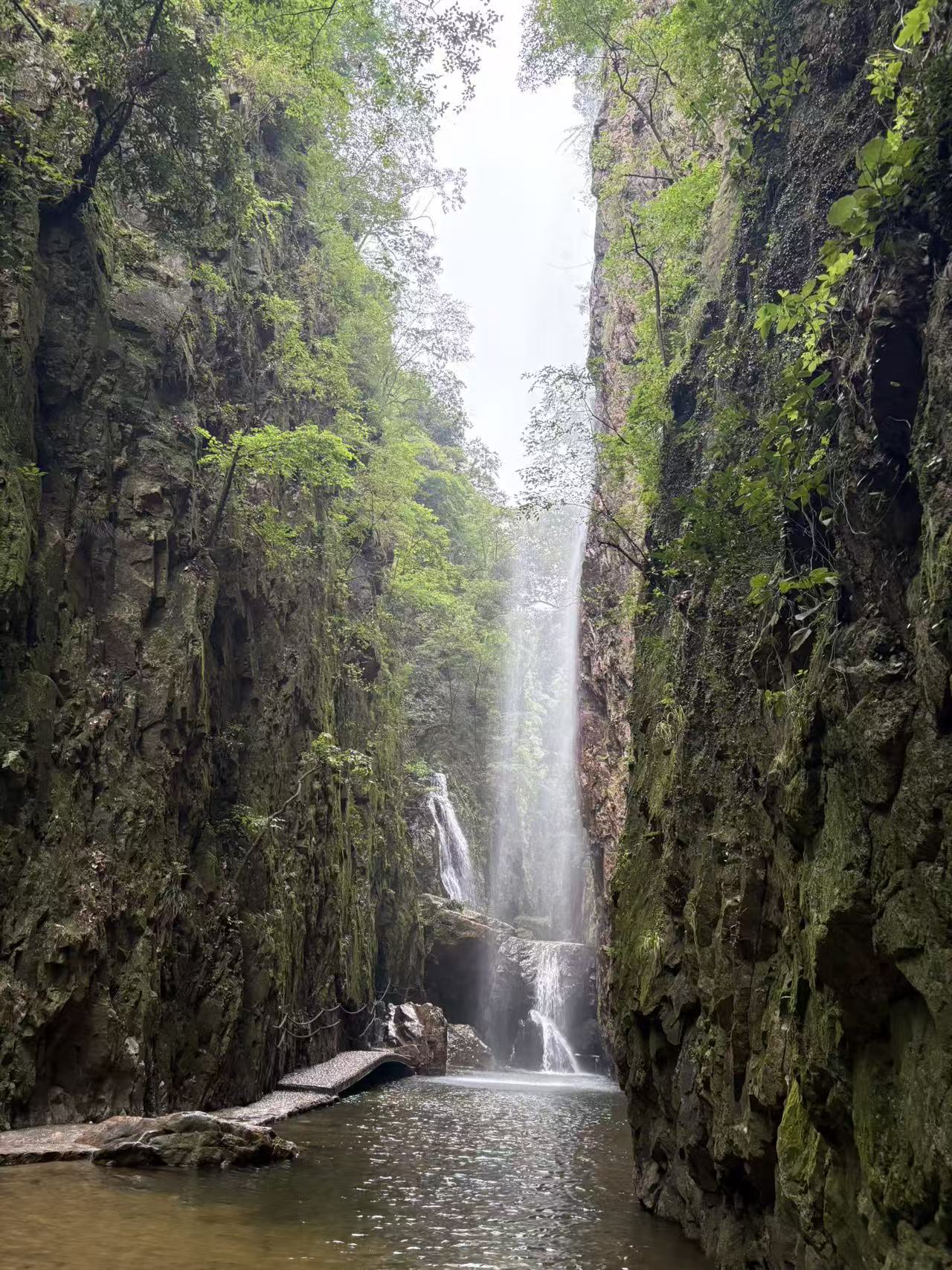 Stay at Yishang, explore Guangshui Santan, and enjoy a cool mountain getaway