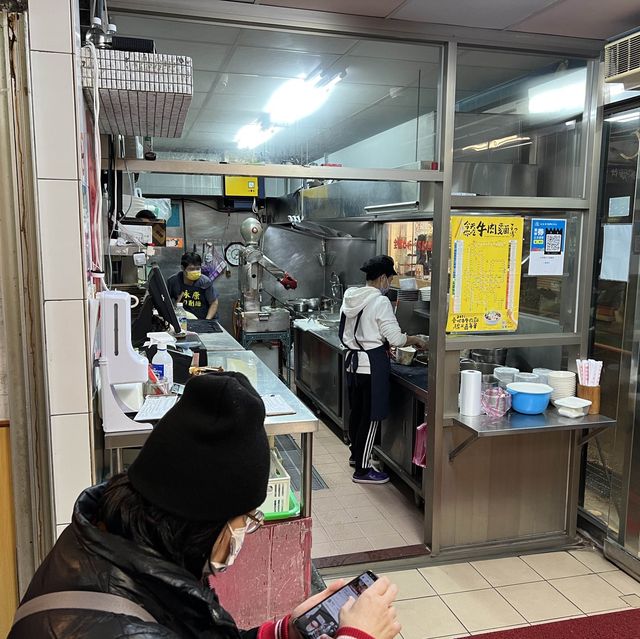 【台湾/台北】歯応えある麺に絶妙な酸味の牛肉トマト刀削麺が美味しい「永康刀削麺 (ヨンカンタオシャオミエン)」