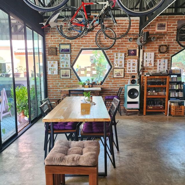_Treeluxx Cafe' _