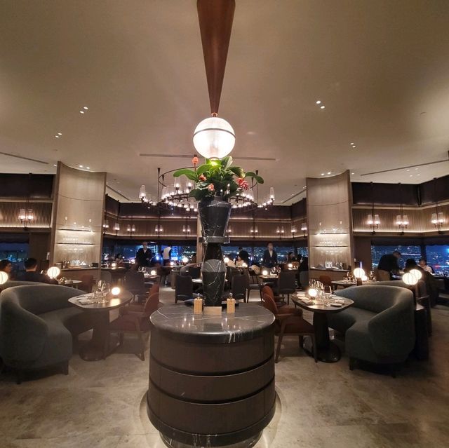 勁靚夜景的49樓 Lounge & Restaurant