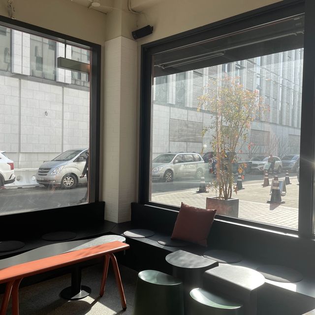 로컬스티치 시청점 (남대문. 신세계백화점 건너편쪽. 위치가좋아요. 