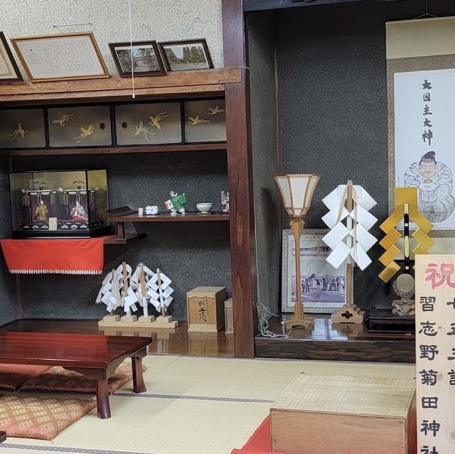 Shrine with guidance lion dog 