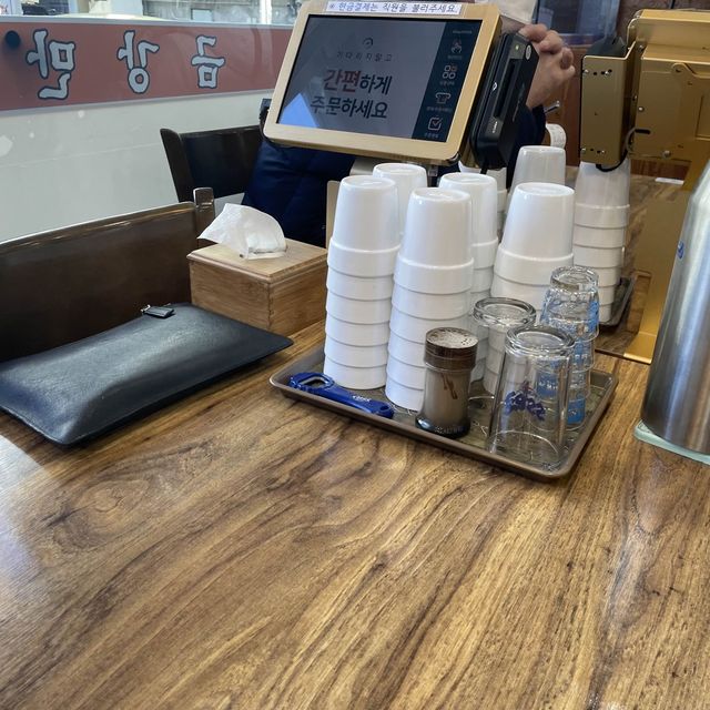 만두집인데 육개장, 충무김밥이 더 유명한 사직동 금강만두