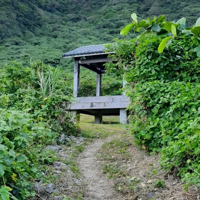 看海發呆，蘭嶼處處是涼亭。