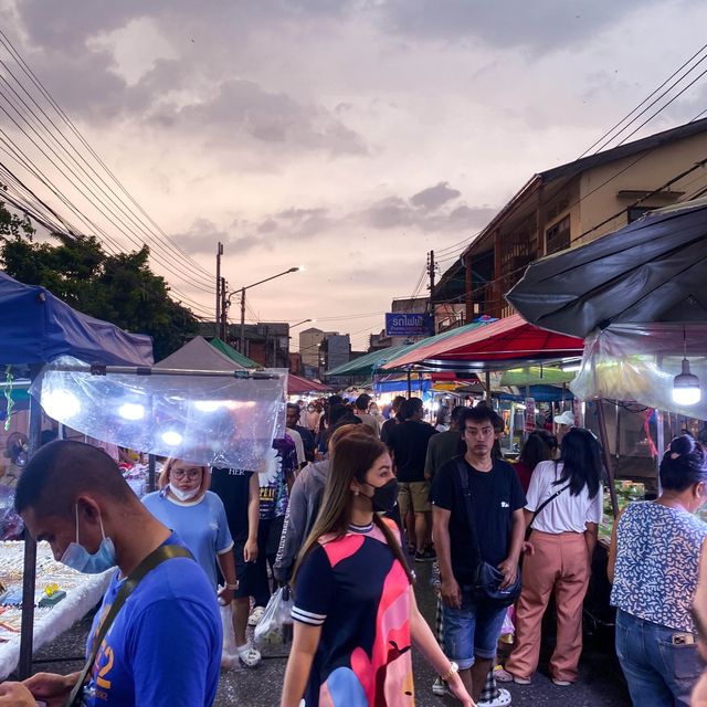 ตลาดศาลเจ้าของกินขนมนมเนยเยอะสุดๆ