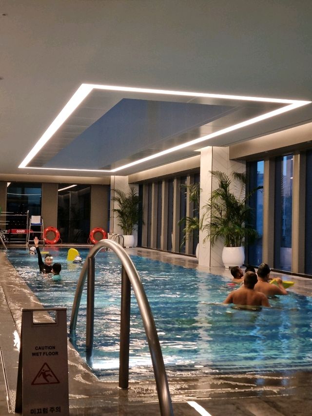 롯데백화점뷰의 호텔 수영장